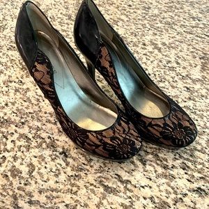 Beautiful lace heels worn once